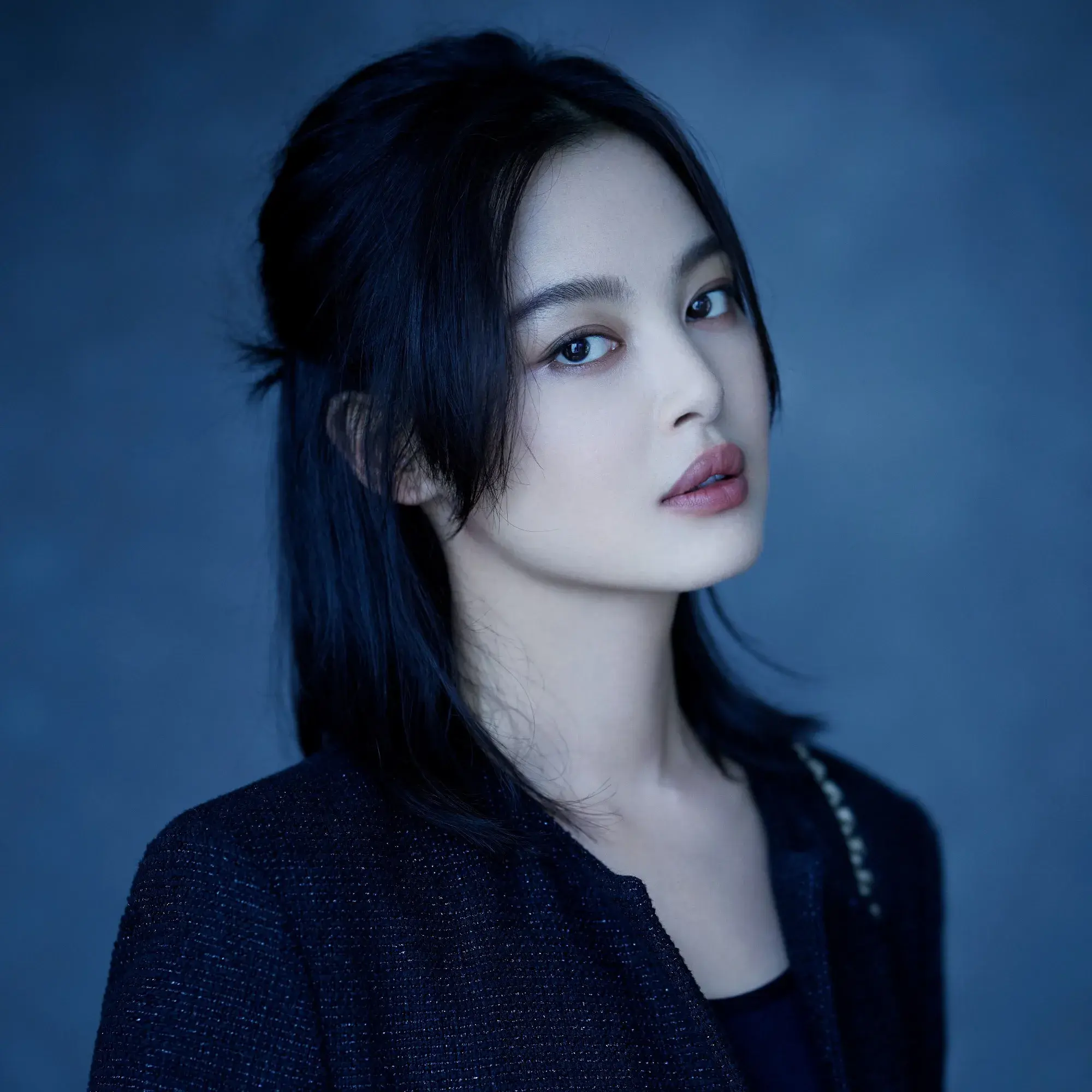 多多策略 《日挂中天》威尼斯首映 张颂文辛芷蕾等演绎爱恨东方情感动人心弦